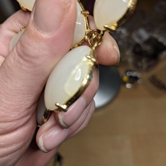 Gorgeous Vintage milky white glass stone statement necklace - Picture 13 of 14